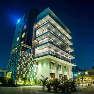 4* Hotel The Zenith - A Boutique By Hot Millions